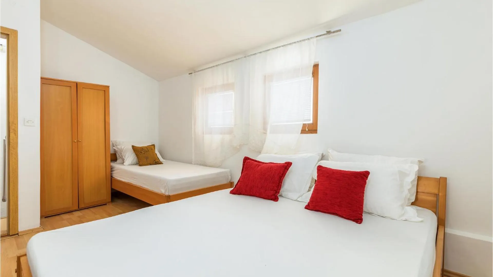 Amazing Apartment In Fazana With Kitchen